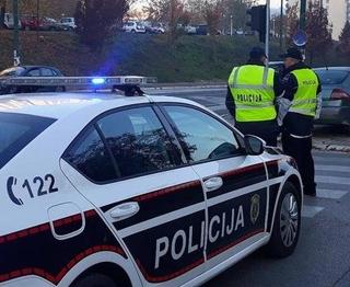 Uhapšen kradljivac vozila, policija traga za pljačkašem koji je prijetio hladnim oružjem