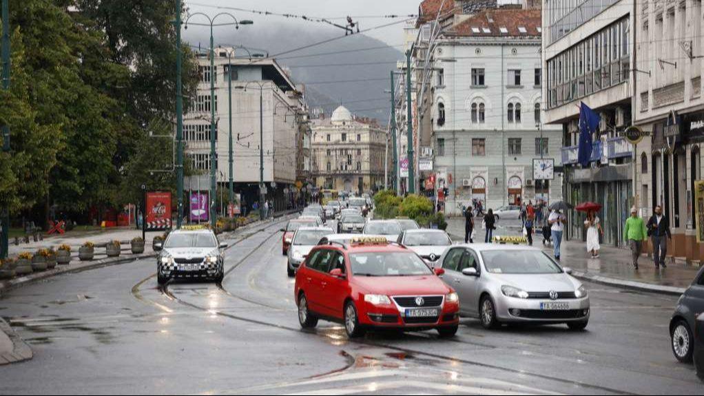 Stanje na cestama u BiH: Kolovoz vlažan, odroni učestali 