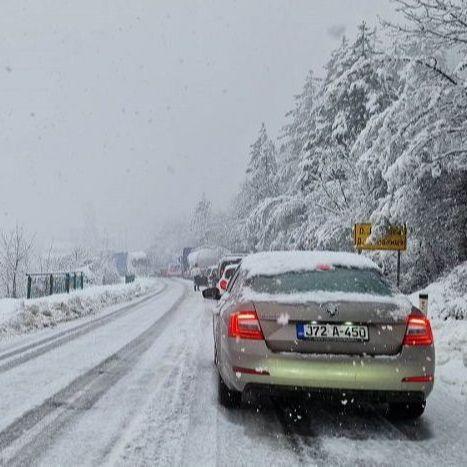 Snijeg ponovo pada, kamioni zapeli kod Jablanice