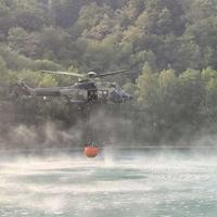 Helikopteri OSBiH od jutros ponovo aktivni na gašenju požara na Ponijerima