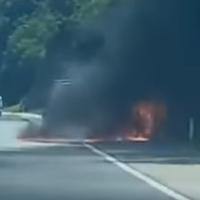 Na autoputu kod Kaknja gorio automobil