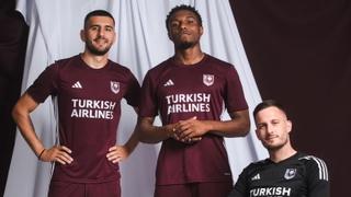 Adidas i zvanično oblači bordo fudbalere, Sarajevo predstavilo domaći dres