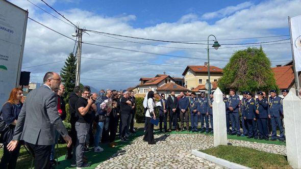 Delegacije na šehidskom mezarju na Kovačima - Avaz