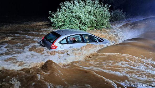 Porodica u automobilu - Avaz