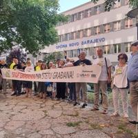 Dok traje sjednica Općinskog vijeća: Građani se okupili ispred Općine Novo Sarajevo, "Stop građenju na štetu građana"