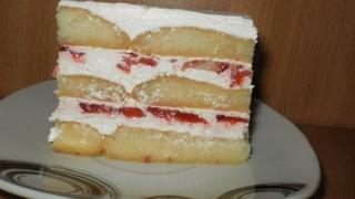 Brza torta s jagodama i piškotama