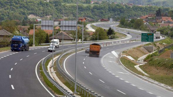  Na dionicama gdje se izvode sanacioni radovi postavljena je saobraćajna signalizacija - Avaz