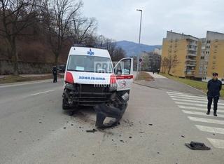 Medicinar herojskim činom spasio život djevojčici (5) nakon sudara vozila Hitne pomoći i Golfa 