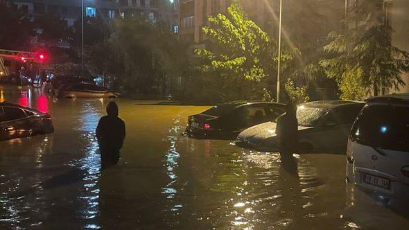 Jaka kiša zahvatila Istanbul - Avaz