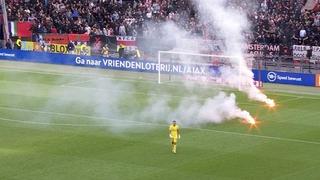 Video / Haos u Amsterdamu: Nezadovoljni navijači Ajaksa prekinuli derbi