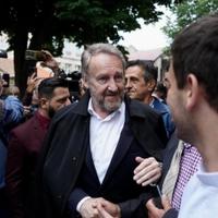 Video / Bakir Izetbegović dijelio bajram-banku ispred Begove džamije