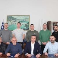 Potpisan sporazum o preusmjeravanju sredstava za obnovu sportskih terena u MZ Neretvica i Grabovci