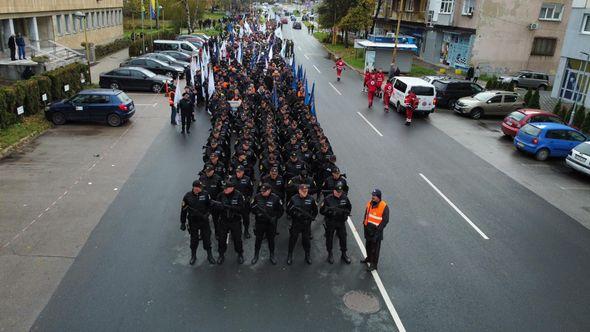 Svečani defile - Avaz