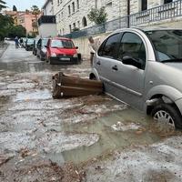 Snažno nevrijeme potopilo dijelove Splita: Automobili završili u vodi