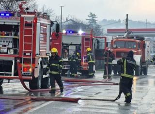 Prve fotografije požara u Novom Sadu: Dvije osobe žive izgorjele