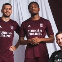 Adidas i zvanično oblači bordo fudbalere, Sarajevo predstavilo domaći dres