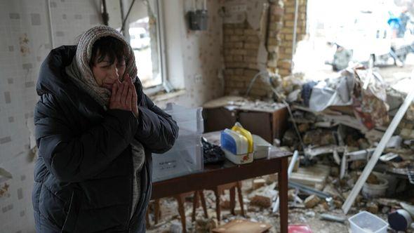 Halina Panasian, 69, reacts inside her destroyed house after a Russian rocket attack in Hlevakha, Kyiv region - Avaz