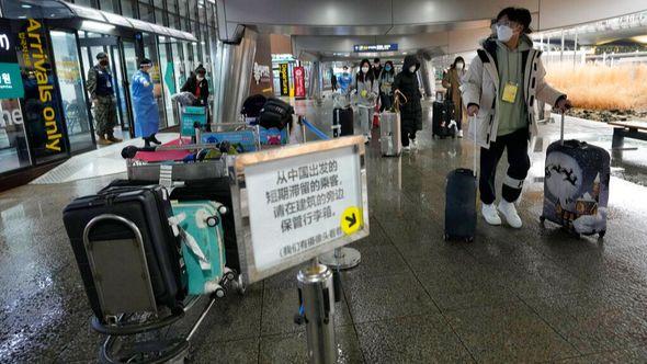 Passengers coming from China pass by a COVID-19 testing center at the Incheon International Airport in Incheon, South Korea - Avaz