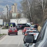 Nesreća u Kaknju: Sudarila se dva vozila, stvorile se velike gužve