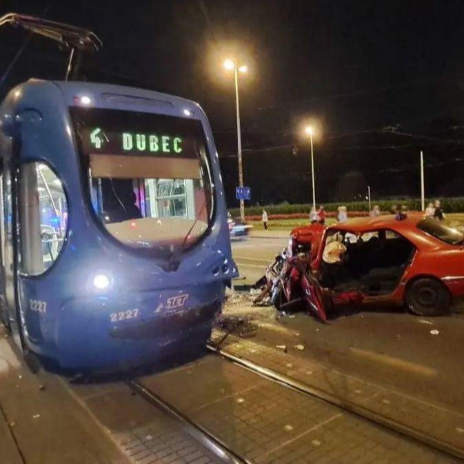 Saobraćajna nesreća u Zagrebu: Ženu ubola osa pa se autom zabila u tramvaj