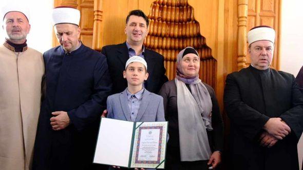 Hafiz Ahmed uči i programske jezike, voli karate i rukomet - Avaz