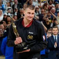 Jokiću dodijelili MVP-ja, a onda je pokazao i kako jedan igra: Nagetsi na korak do finala