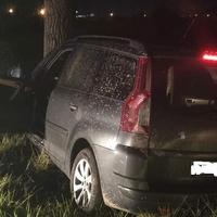 Detalji nesreće kod Budve: Maloljetnik (15) sletio s puta, zabio se u drvo i poginuo