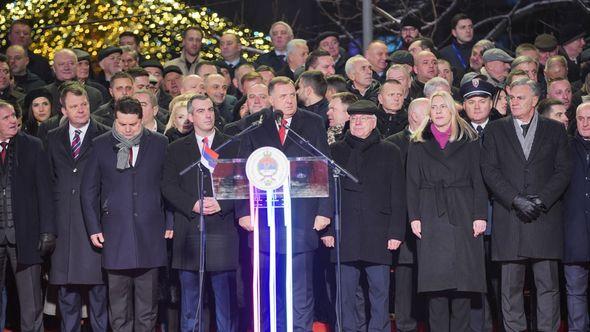 Svečani defile u Banjoj Luci - Avaz