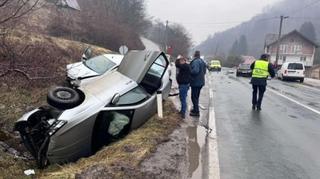 Teška nesreća kod Semizovca: Povrijeđene tri osobe, saobraćaj obustavljen