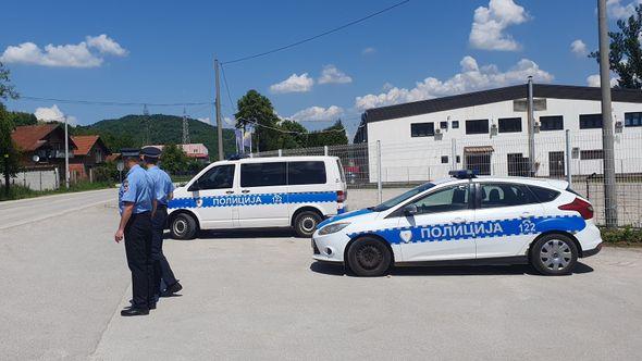 Policija kontrolirala Mercedes u Potočarima  - Avaz