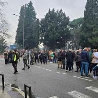 Studenti blokirali saobraćajnicu ispred zgrade crnogorske Vlade