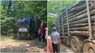 Kamion iz Bijeljine koji prevozi drva iznenada prošao putem "Marša mira"