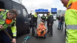 Policija rastjerala demonstrante sa autoputa u Amsterdamu
