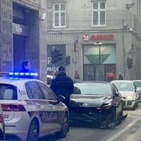 Saobraćajna nesreća u Sarajevu: Policija i Hitna pomoć na terenu, Hyundai skršen 