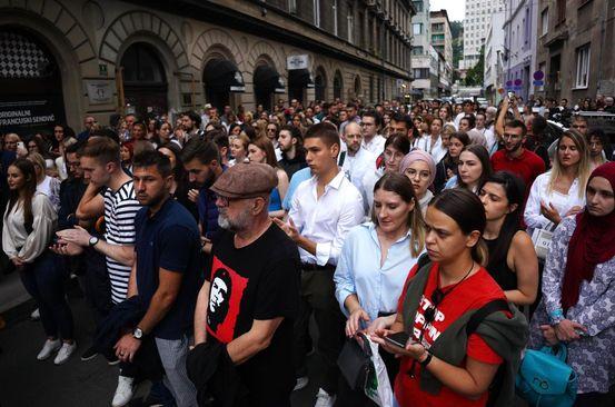 Stotine građana na protestima - Avaz