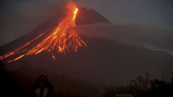 AA-20240703-35039965-INDONEZIJA_ERUPTIRALA_PLANINA_MERAPI - Avaz