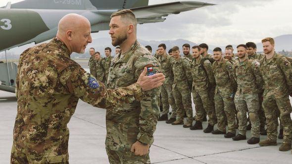 Vojnici iz Češke na Sarajevskom aerodromu - Avaz