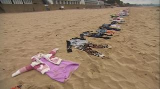 Pet kilometara dječije odjeće postavljeno na plaži: Spomen na ubijene bebe u Gazi