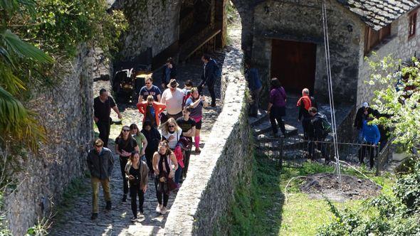 Turisti u Počitelju - Avaz