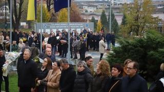 Kompleks Slana Banja u Tuzli: Polaganjem cvijeća i odavanjem počasti počelo obilježavanje Dana državnosti BiH