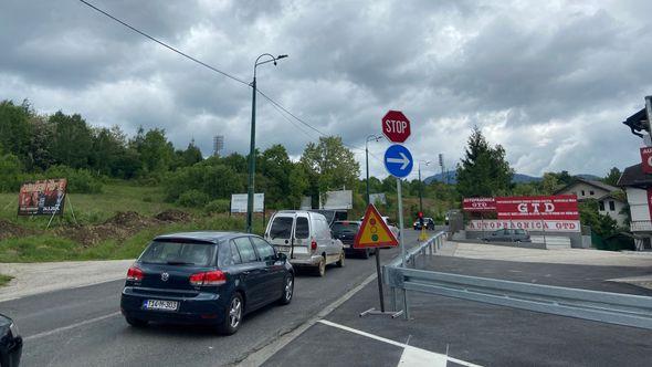 Kilometarske gužve zbog izvođenja radova - Avaz