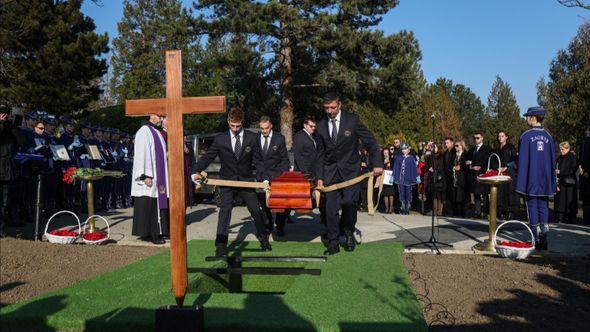 Zagreb: Ćiro sahranjen na Mirogoju - Avaz