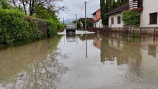 Voda se polako povlači, već vidljiva razmjera šteta u USK