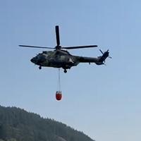 Helikopter MUP-a Srbije gasi požar kod Srebrenice