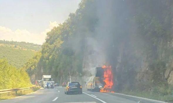 Zapalio se autobus - Avaz