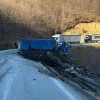 Haos na prevoju Rostovo kod Bugojna: Prevrnuo se kamion