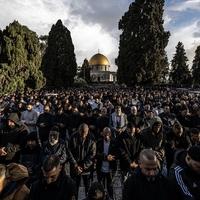 Uprkos izraelskim restrikcijama: Bajram-namaz u Al-Aksi klanjalo više od 60.000 vjernika