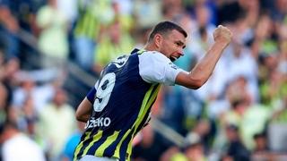 Džeko se oglasio: Porukom oduševio navijače Fenerbahčea