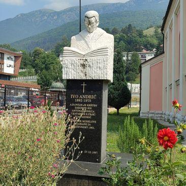 Spomenik Ivo Andrić, Travnik - Avaz