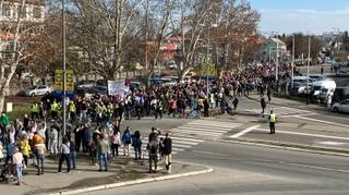 Oko 900 studenata i 420 biciklista učestvovalo u protestnoj šetnji